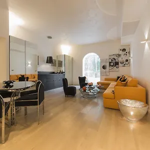 Apartment Bnbutler - Broletto 39 - A Few Steps To The Duomo And La Scala
