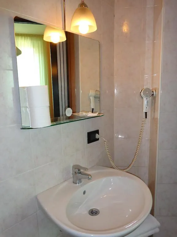 Albergo Salerno Milan 3*,