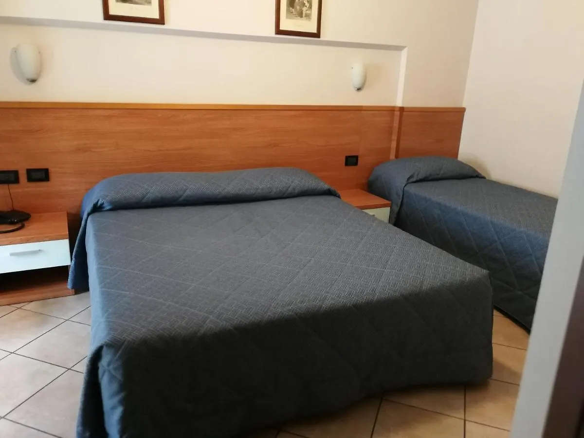 Albergo Salerno Milan 3*,